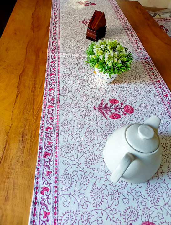 Red floral boota Table Mat & Napkin set with Runner