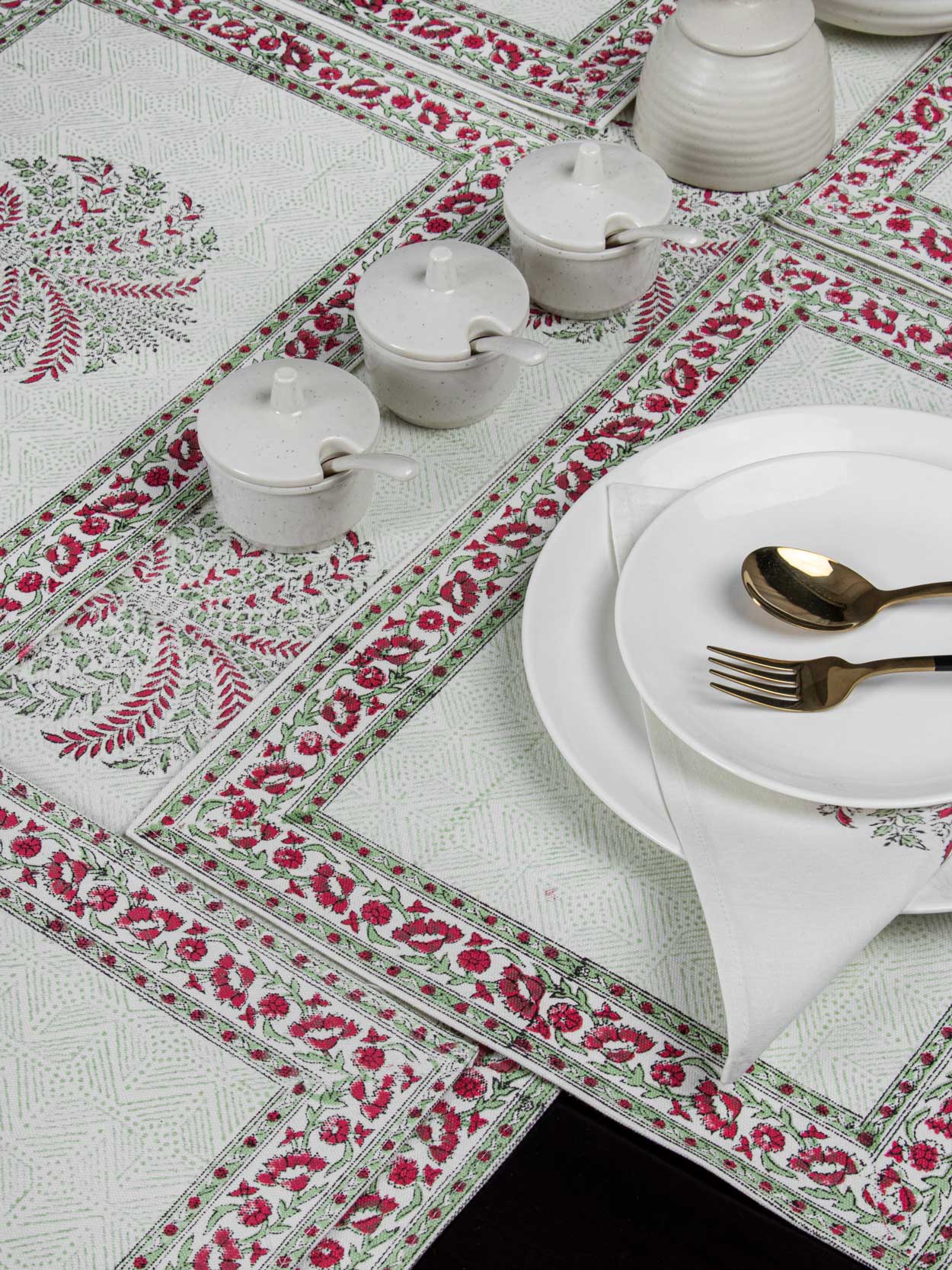 Red Green Tree boota Table Mat & Napkin set with Runner